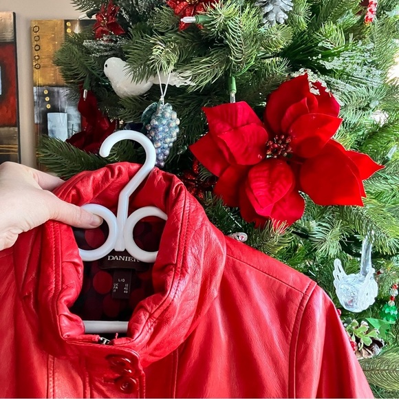 Danier Genuine Lambskin Soft Leather Jacket in vibrant red Size Large - Picture 16 of 16